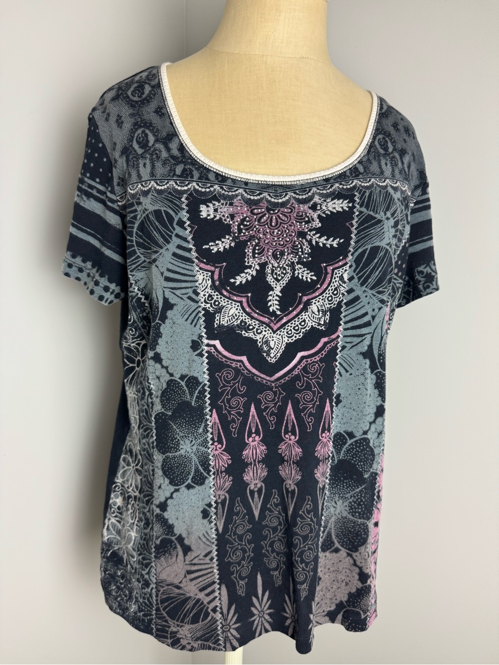 Vintage Vanilla Sugar Navy and Pink Printed Scoop Neck Tee